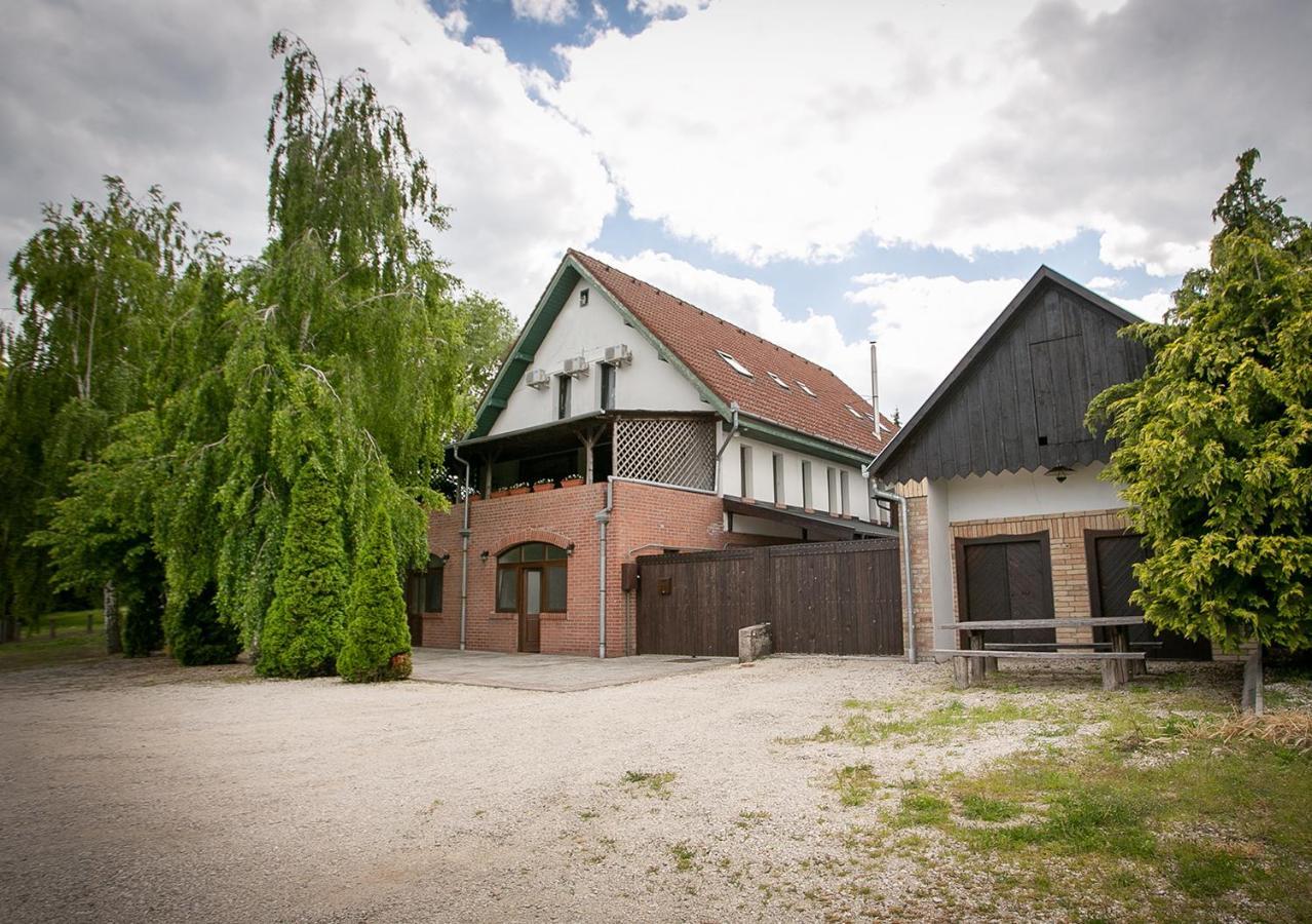 Villa Forras Vendeghaz Dunaegyhaza Exterior foto
