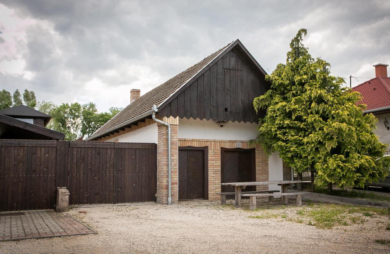 Villa Forras Vendeghaz Dunaegyhaza Exterior foto